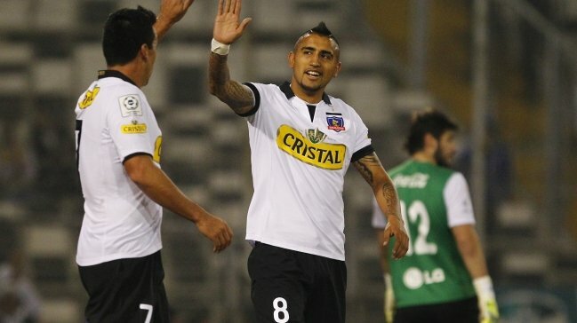 Photo of Arturo Vidal se cuadró con el plantel de Colo-Colo y le pegó duro a Blanco y Negro